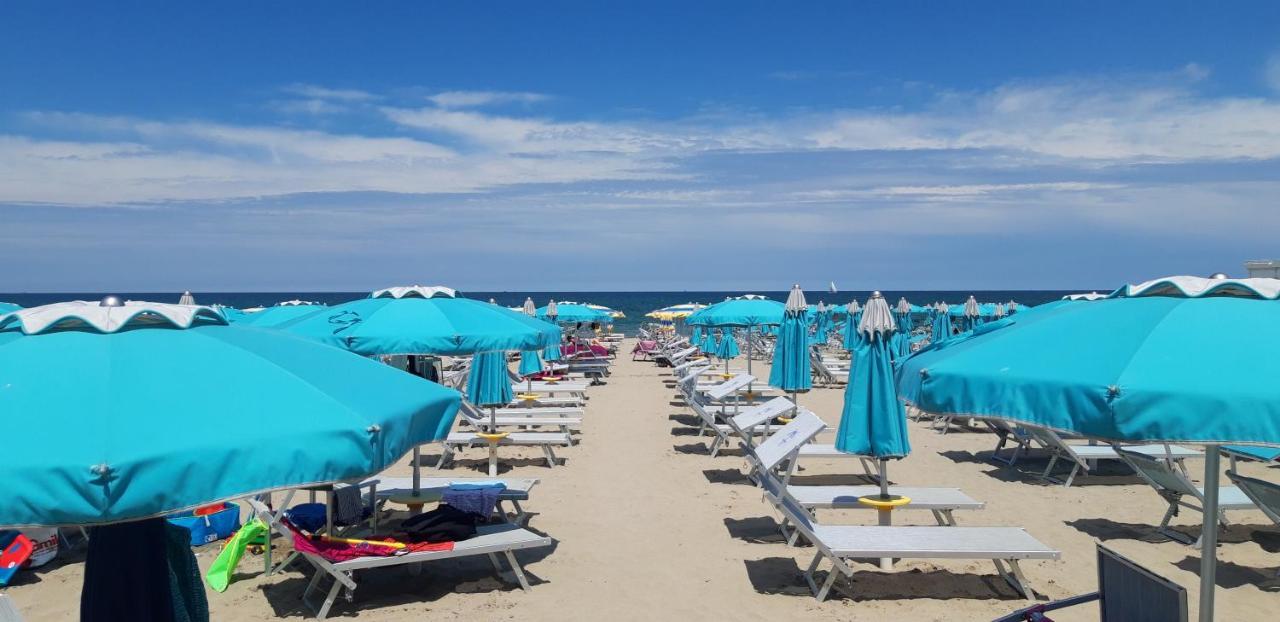 Hotel Italy Misano Adriatico Buitenkant foto