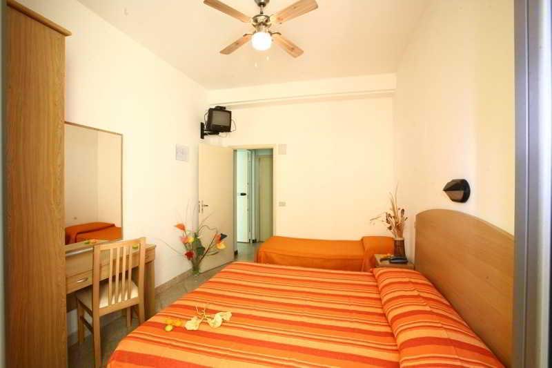 Hotel Italy Misano Adriatico Buitenkant foto