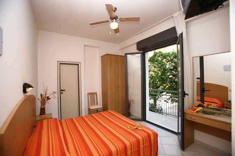 Hotel Italy Misano Adriatico Buitenkant foto