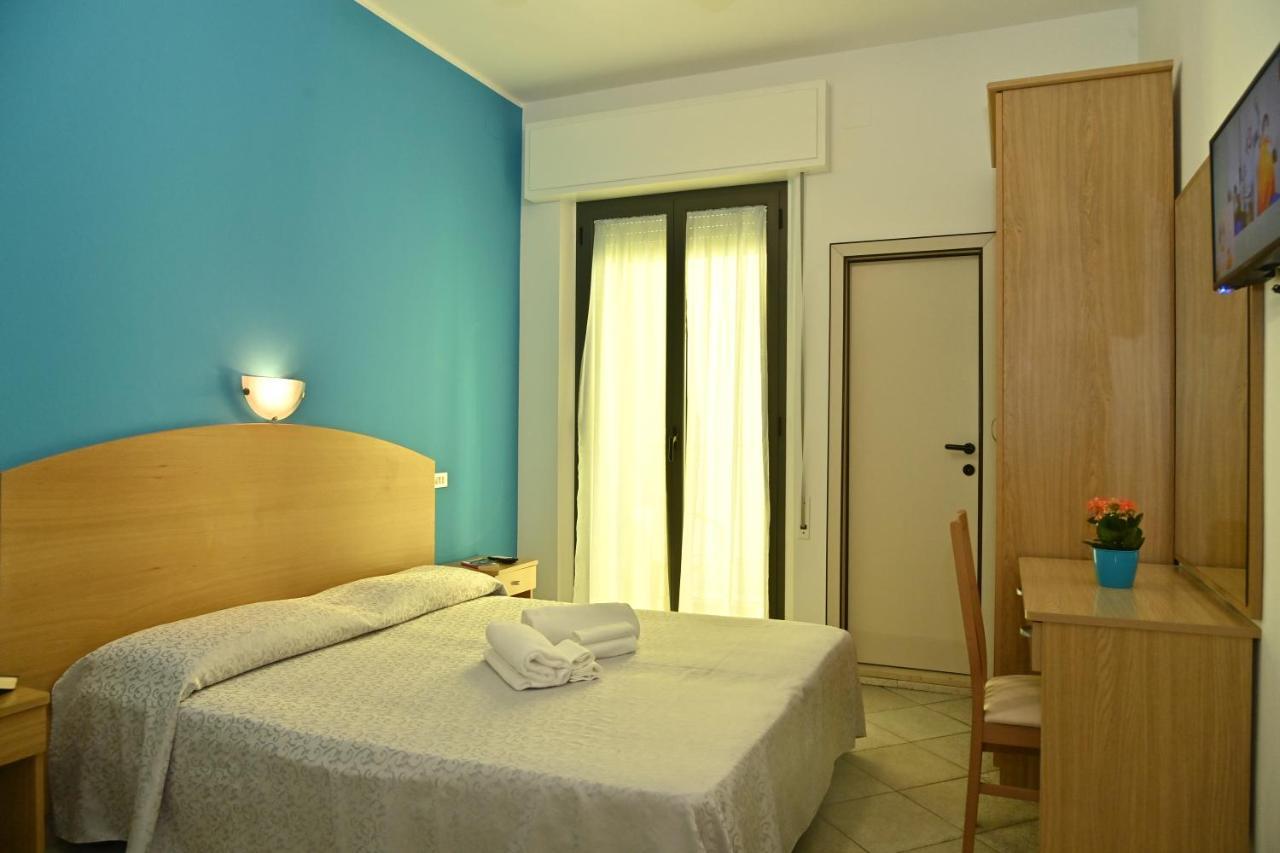 Hotel Italy Misano Adriatico Buitenkant foto