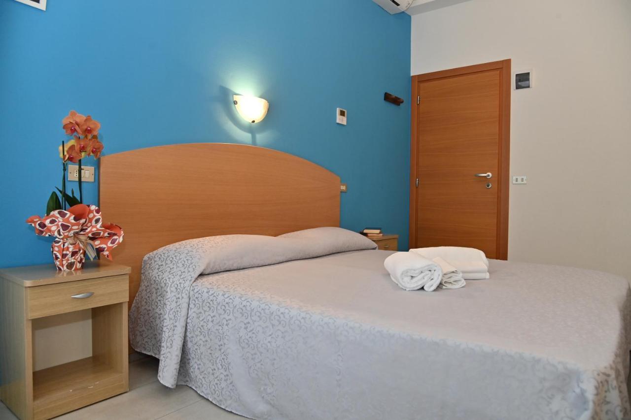 Hotel Italy Misano Adriatico Buitenkant foto