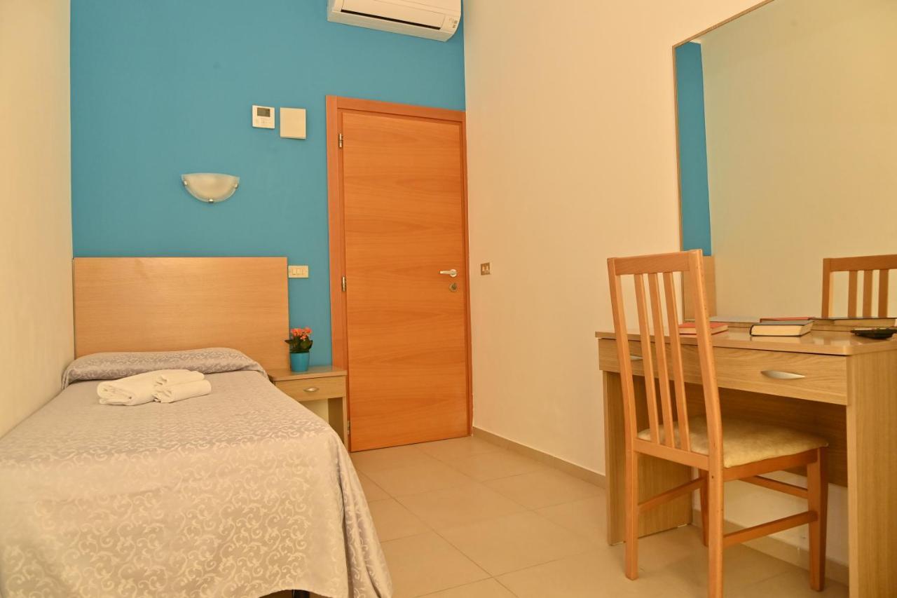 Hotel Italy Misano Adriatico Buitenkant foto