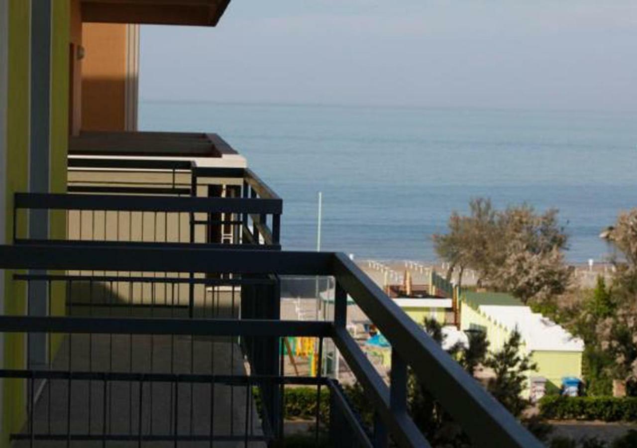 Hotel Italy Misano Adriatico Buitenkant foto